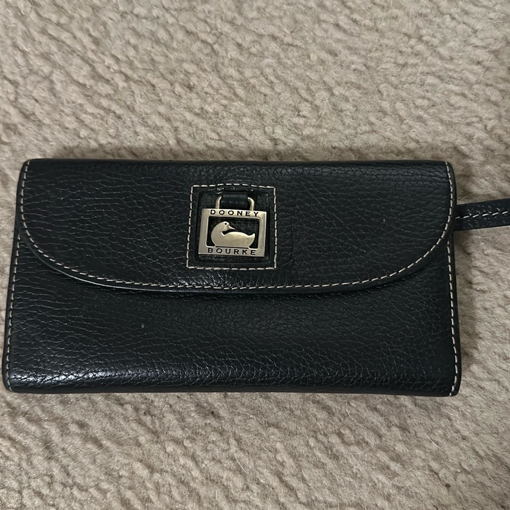 Dooney & Bourke black leather wallet